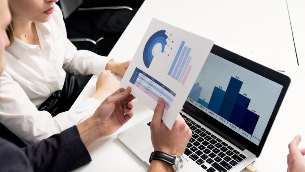 B2B competitor analysis
